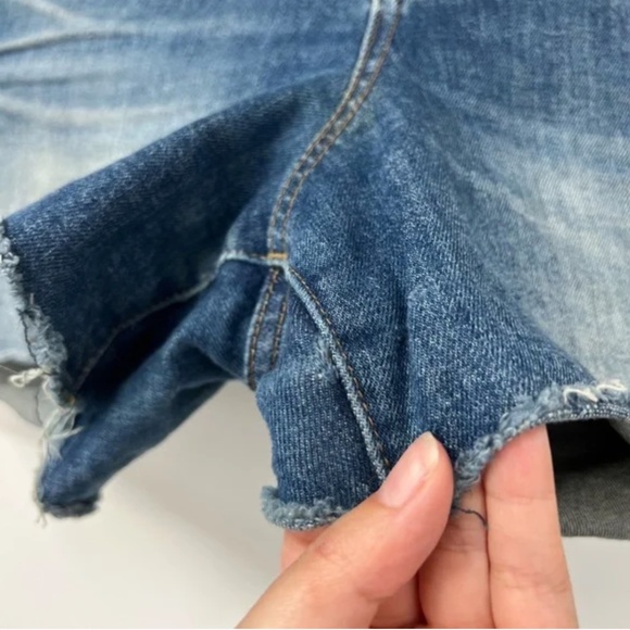 Madewell High-Rise Denim Shorts in Glenoaks Wash Cutoff Edition - Picture 3 of 8